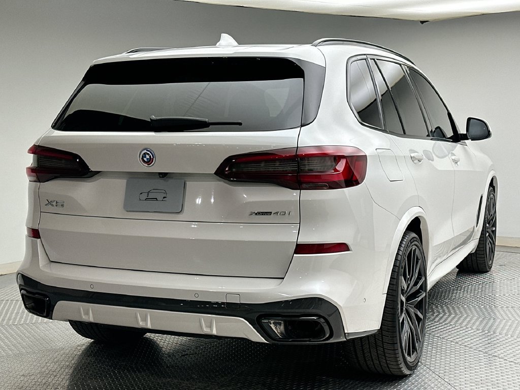 Used 2021 White Metallic BMW xDrive40i image 3