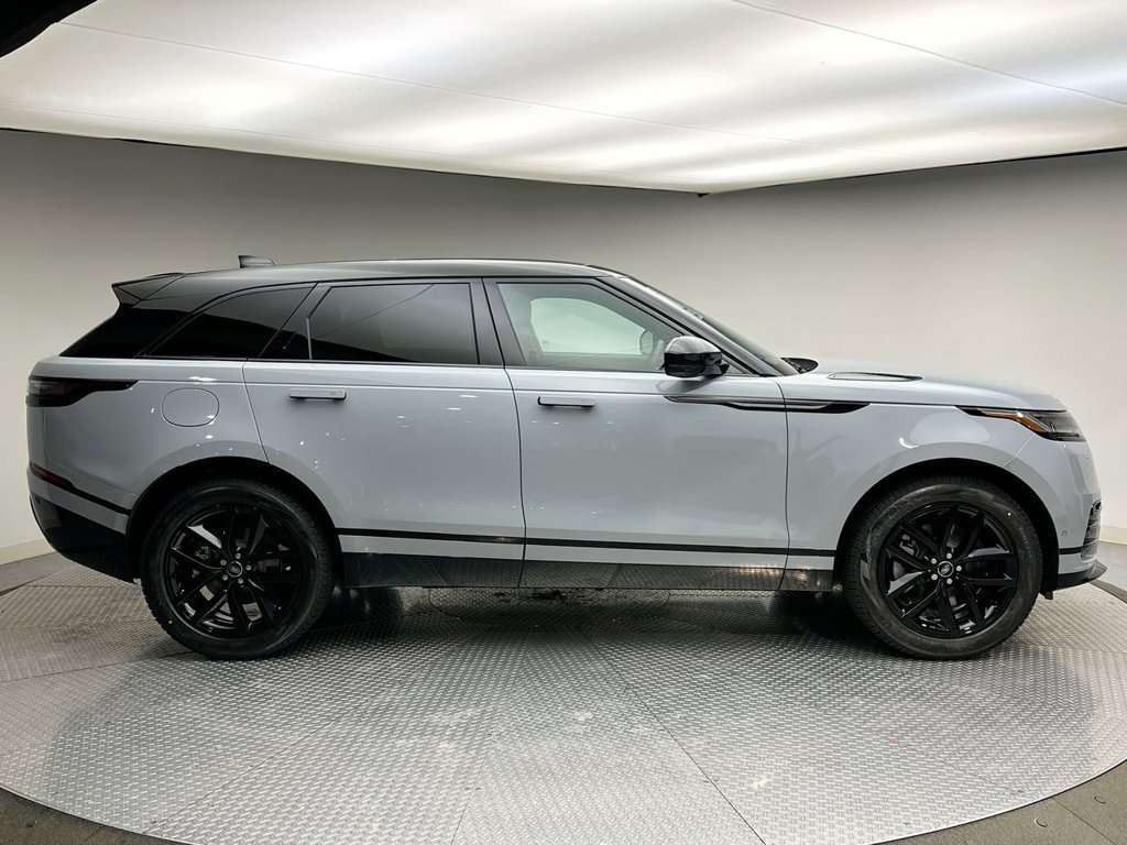 Used 2026 Arroios Grey Metallic Land Rover Dynamic SE image 4