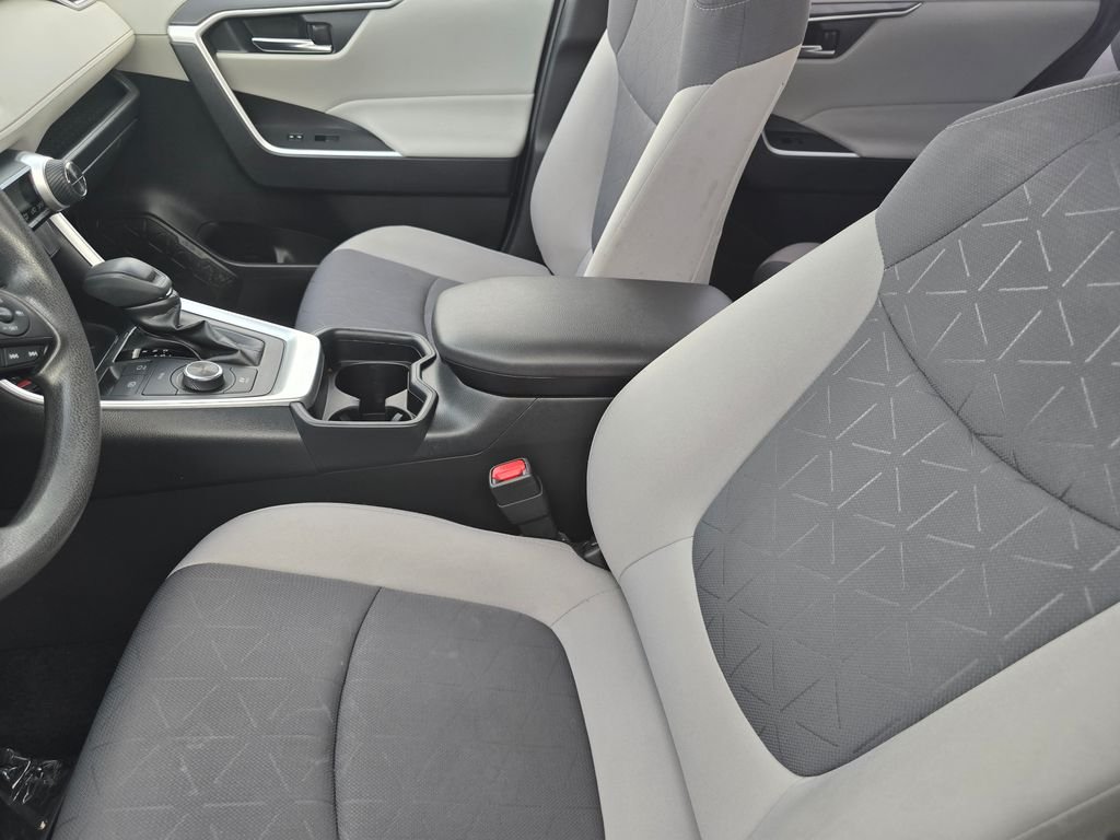 Used 2020 White Toyota XLE image 25