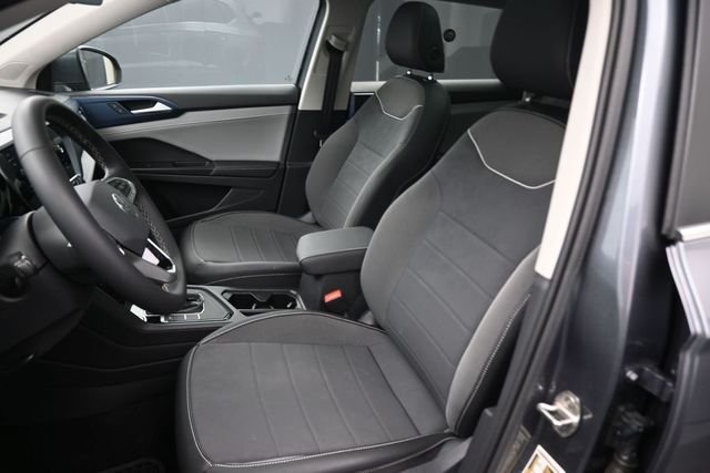 Used 2024 Gray Volkswagen 1.5T SE image 19