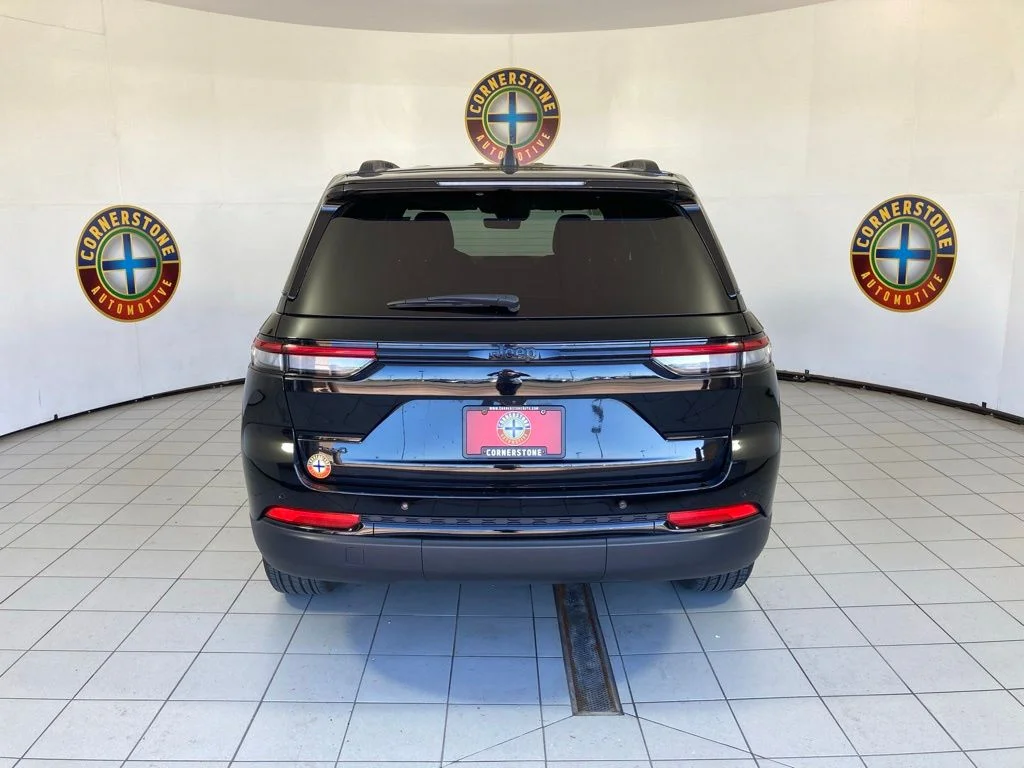 Used 2025 Black Jeep Altitude image 23