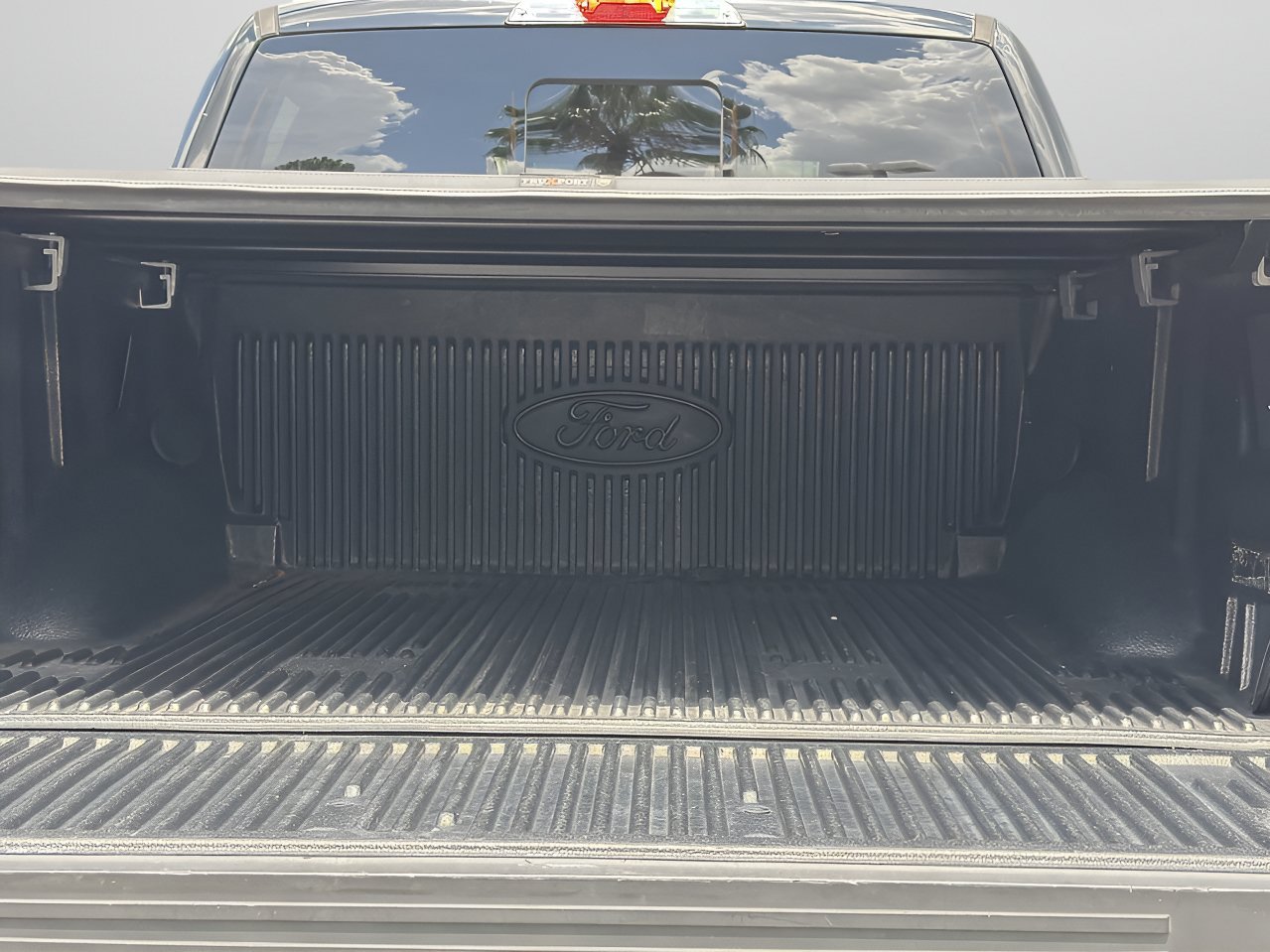 Used 2018 Shadow Black Ford XLT image 8