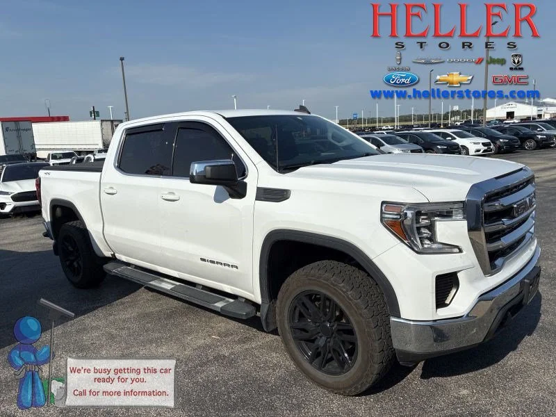 Used 2022 Summit White GMC SLE image 1