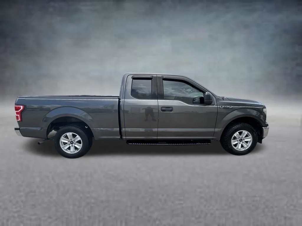Used 2018 Magnetic Ford XLT image 3
