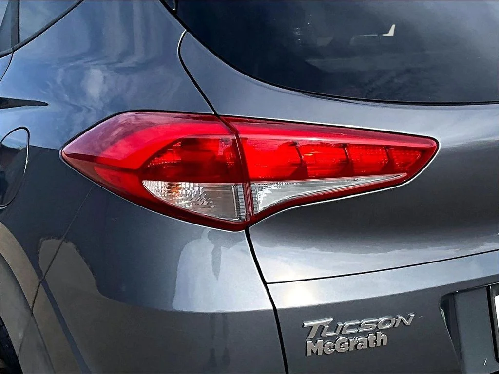 Used 2018 Gray Hyundai SE image 26