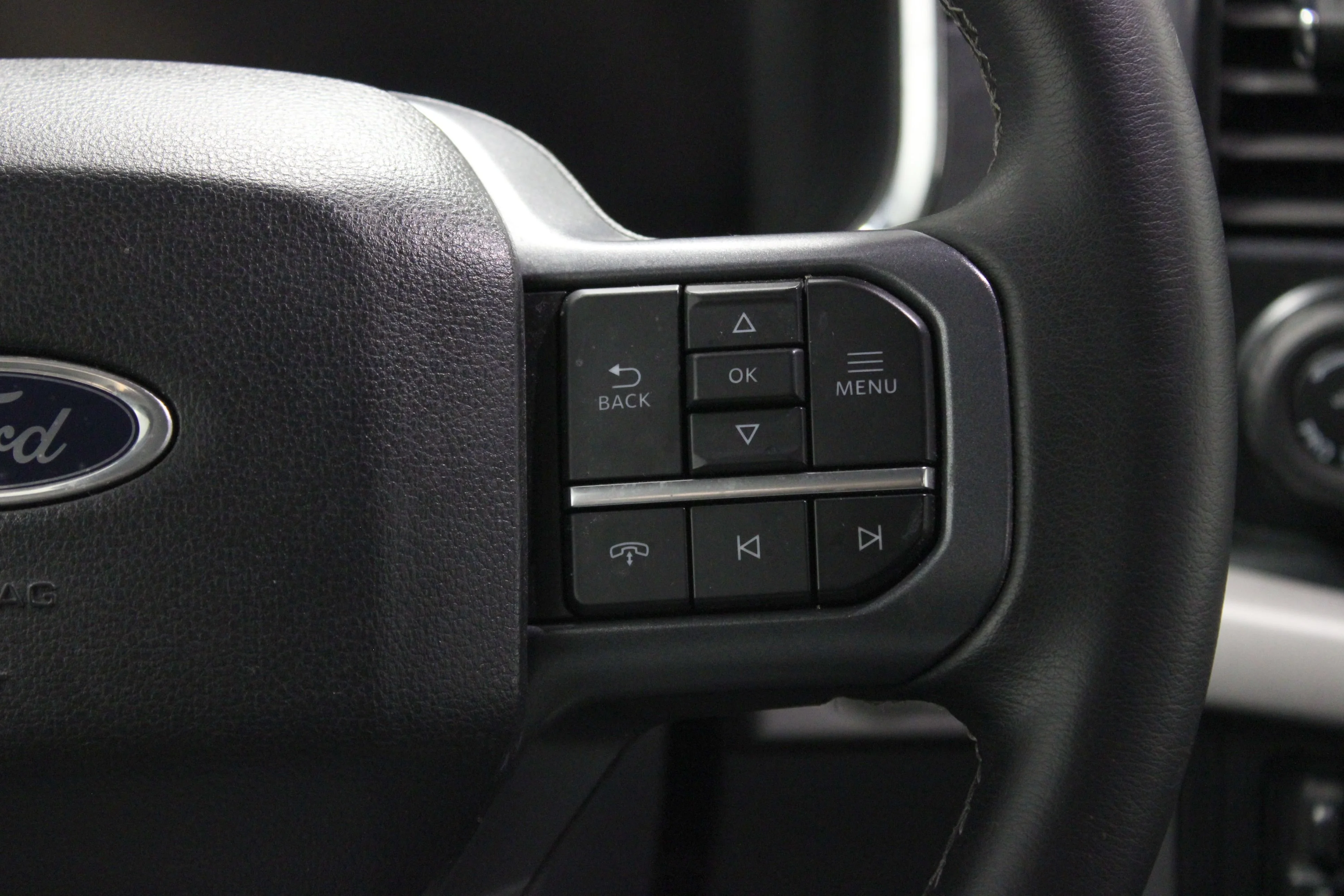 Used 2023 Oxford White Ford XLT image 25