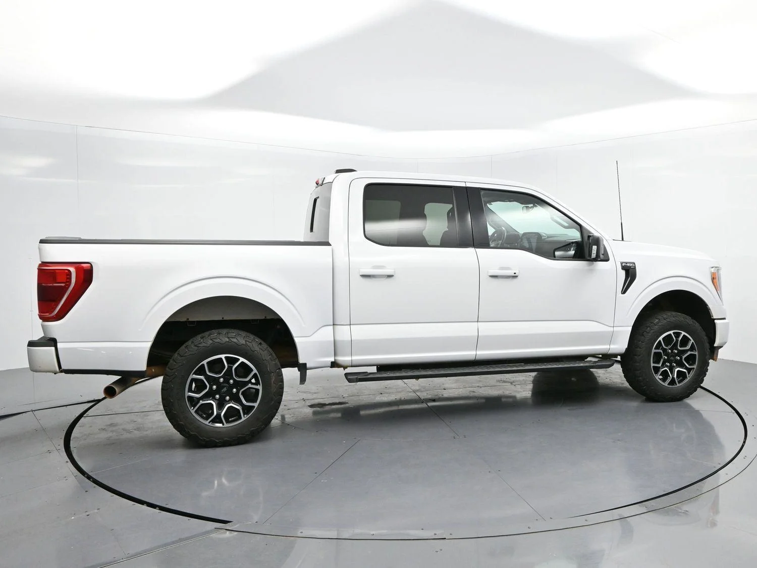 Used 2022 Oxford White Ford XL image 8