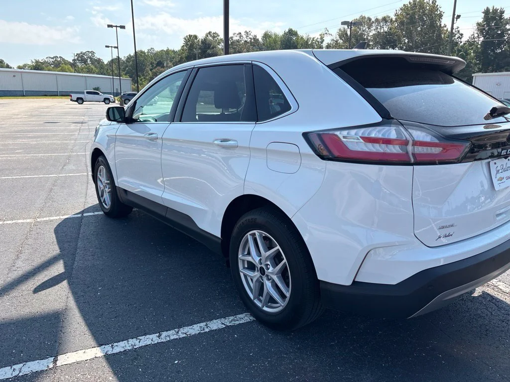 Used 2024 Oxford White Ford SEL image 3
