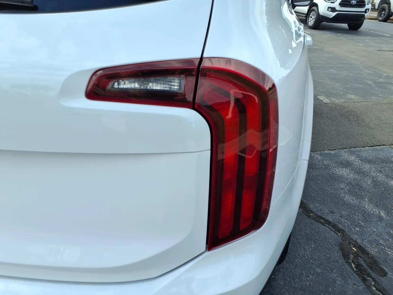 Used 2023  KIA S image 20