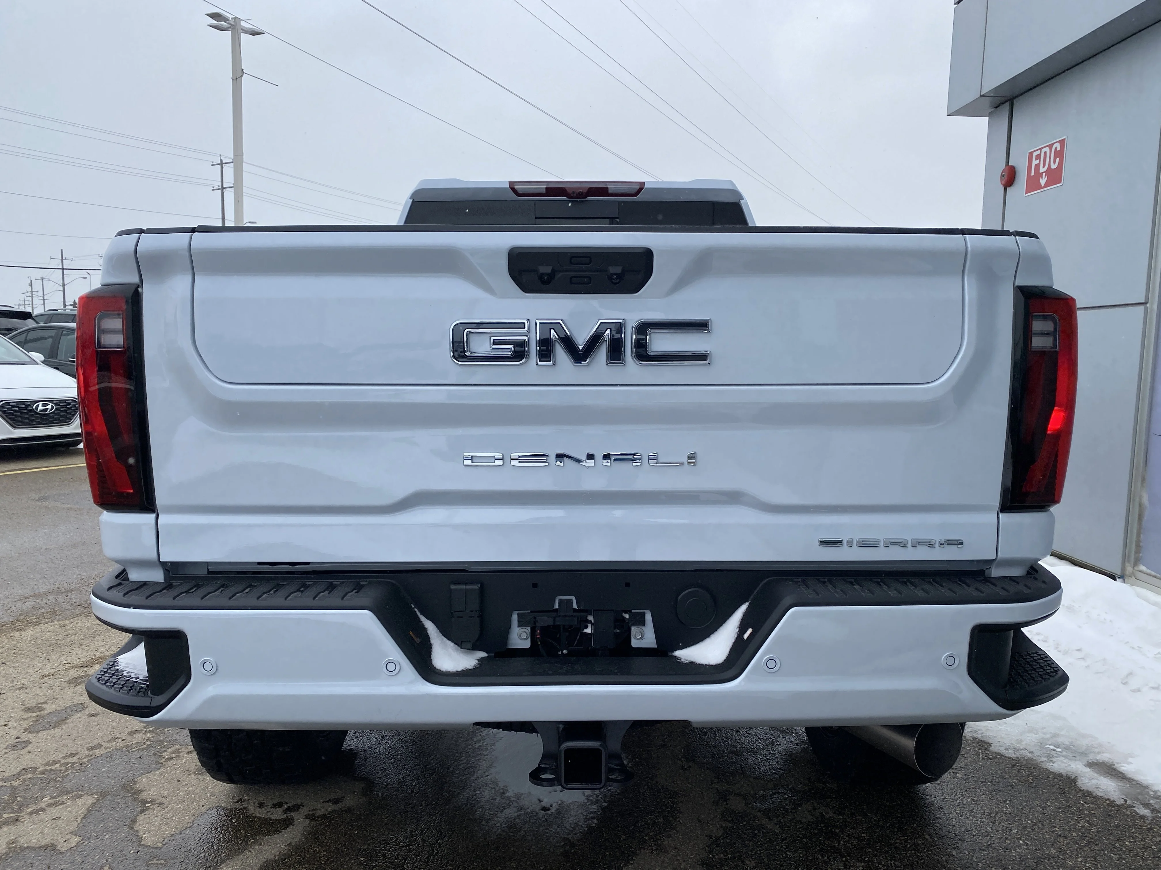 New 2026 GLACIER WHITE TRICOAT GMC Denali Ultimate image 6