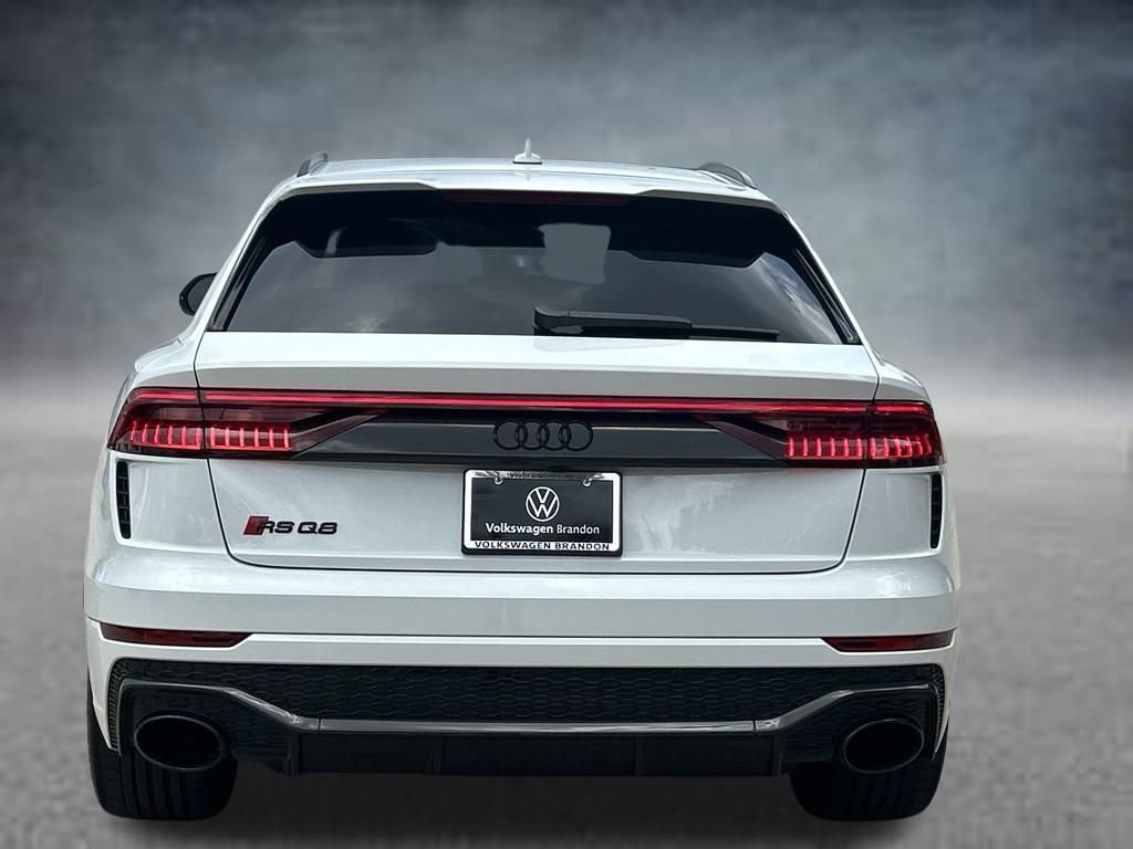 Used 2024  Audi 4.0T image 4