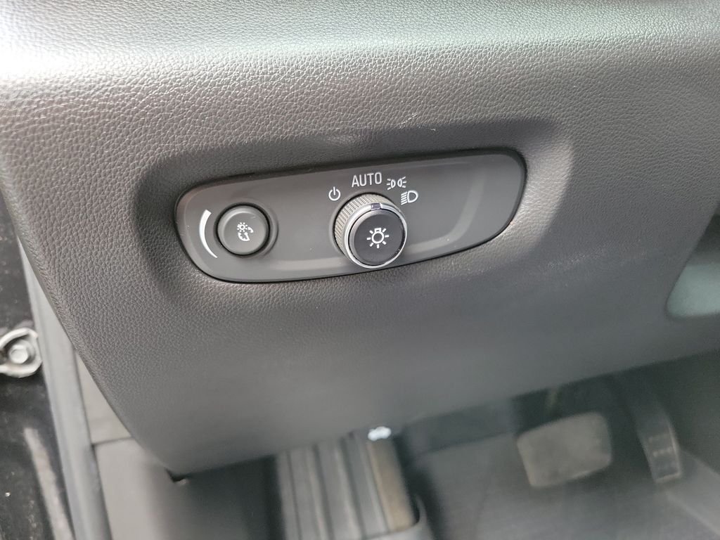 Used 2022 Black Chevrolet Premier image 22
