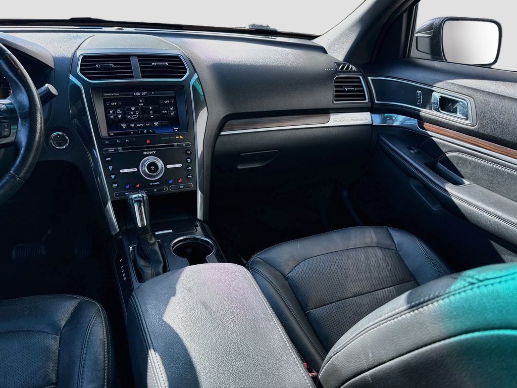 Used 2016  Ford Limited image 27