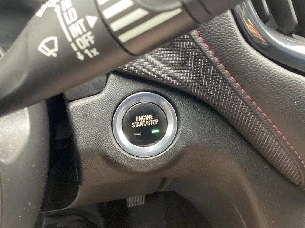 Used 2022 Summit White Chevrolet RS image 30