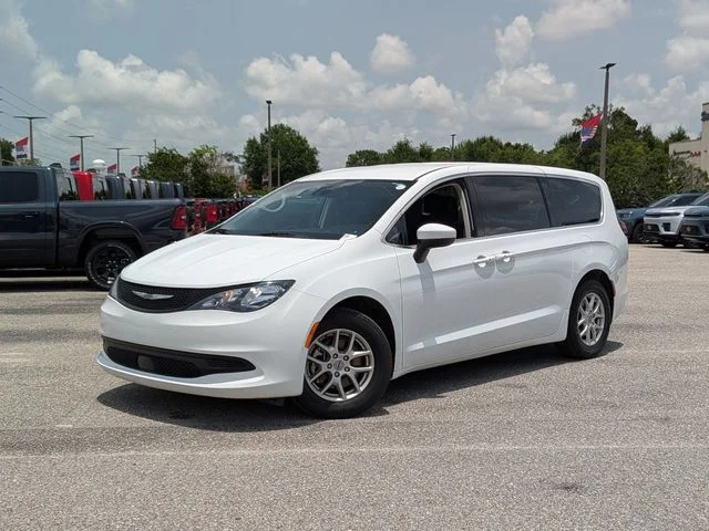 2023 Chrysler Voyager LX