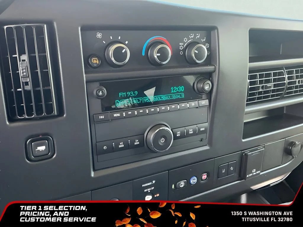 Used 2025 Summit White Chevrolet 1LT image 27