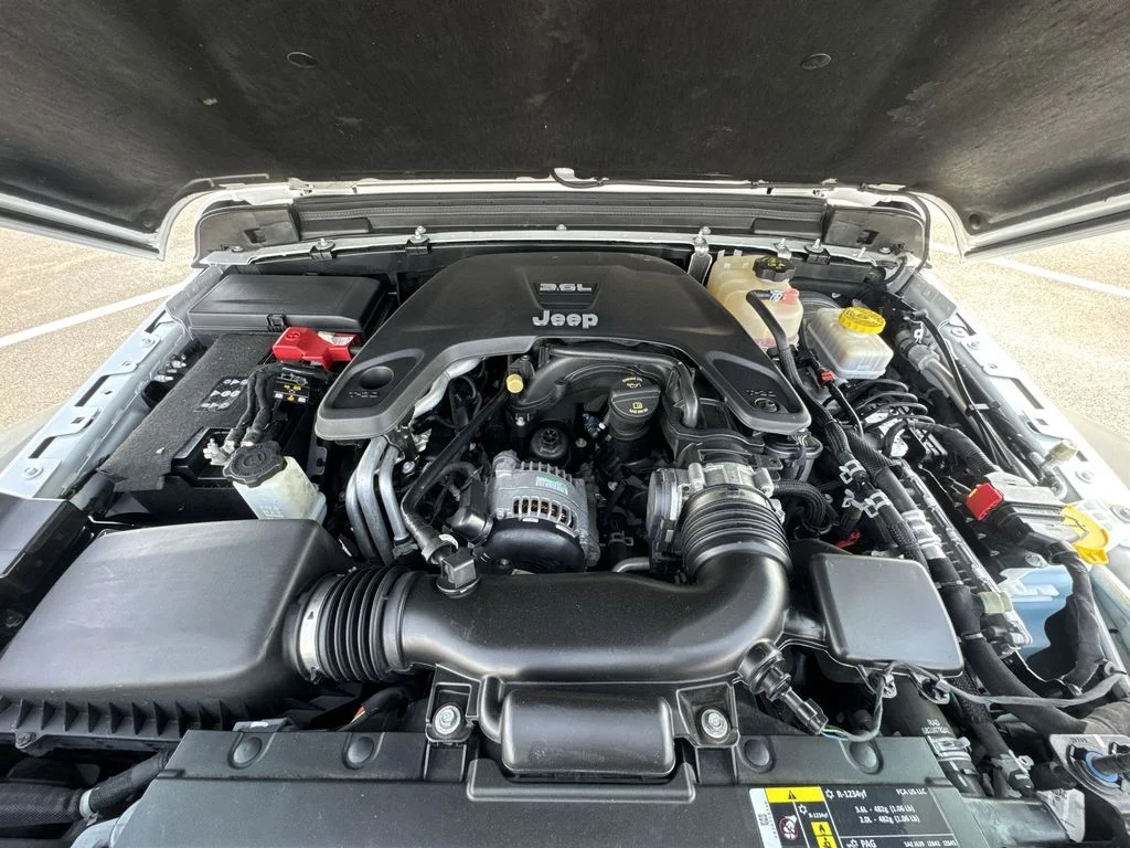 Used 2020 White Jeep Unlimited Sport Altitude image 25