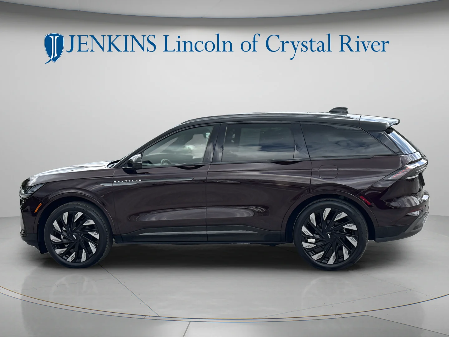 Used 2024 Diamond Red Metallic Clearcoat Lincoln Reserve image 9