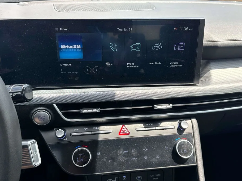 Used 2025 White Hyundai SEL image 33