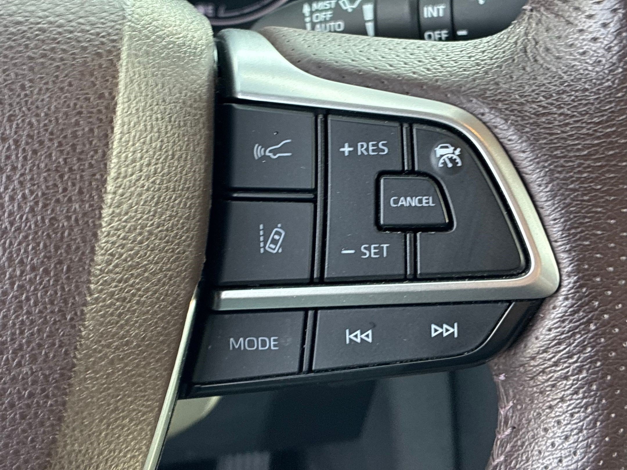 Used 2023 Ice Cap Toyota Platinum image 18