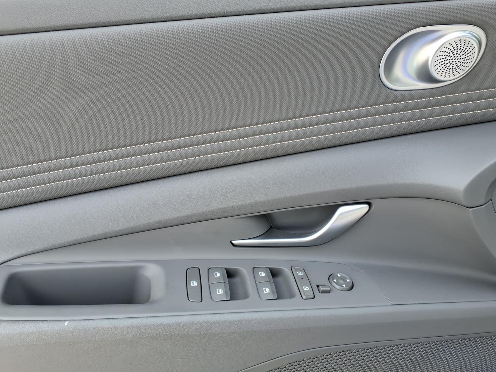 2024 Hyundai Elantra SEL - Photo 18