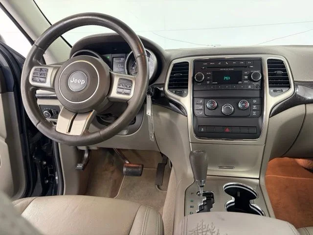 Used 2013 Black Jeep Laredo image 25