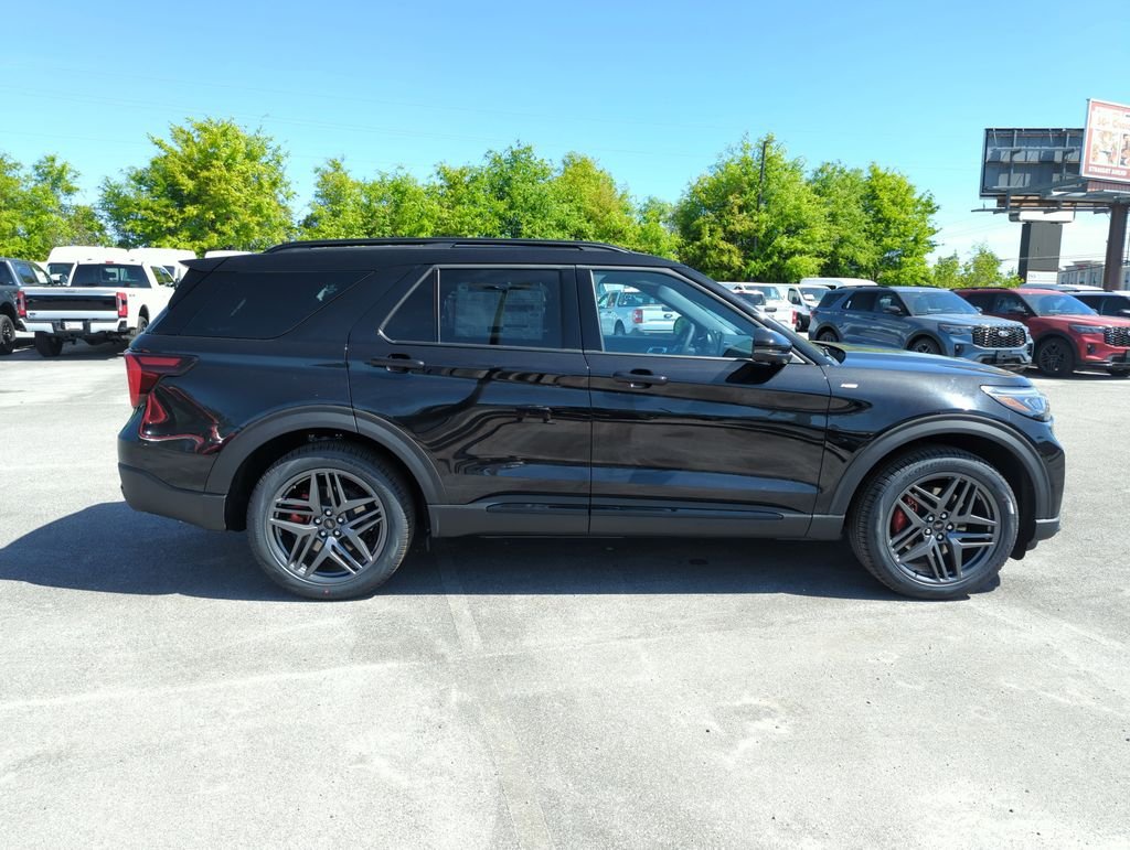 New 2026 Agate Black Metallic Ford ST-Line image 8