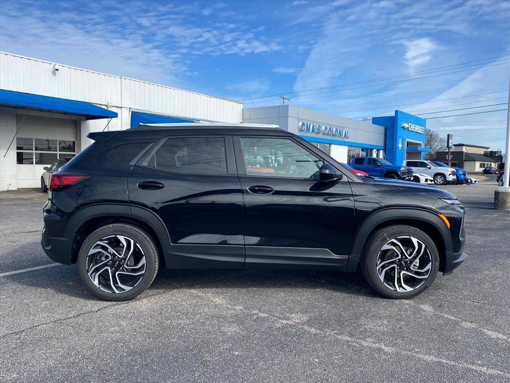 New 2026 Mosaic Black Metallic Chevrolet RS image 2