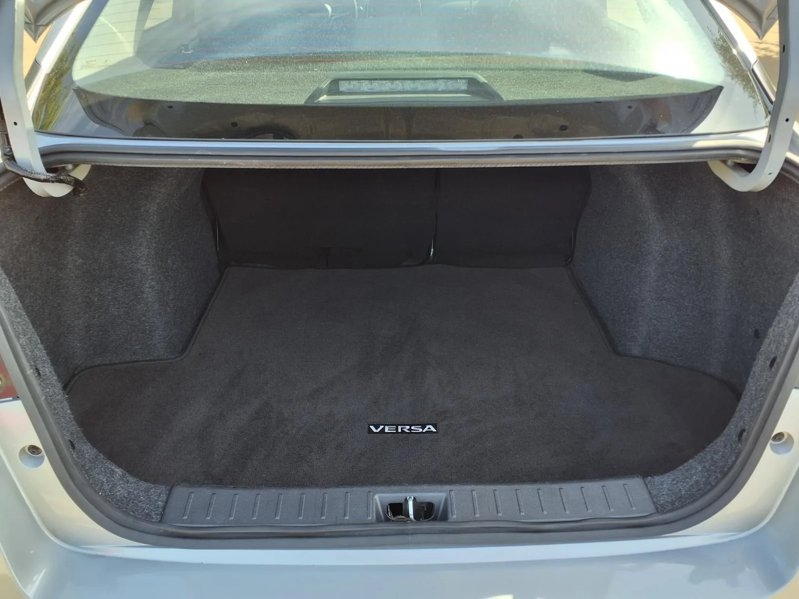 2025 Nissan Versa Sedan SV - Photo 10