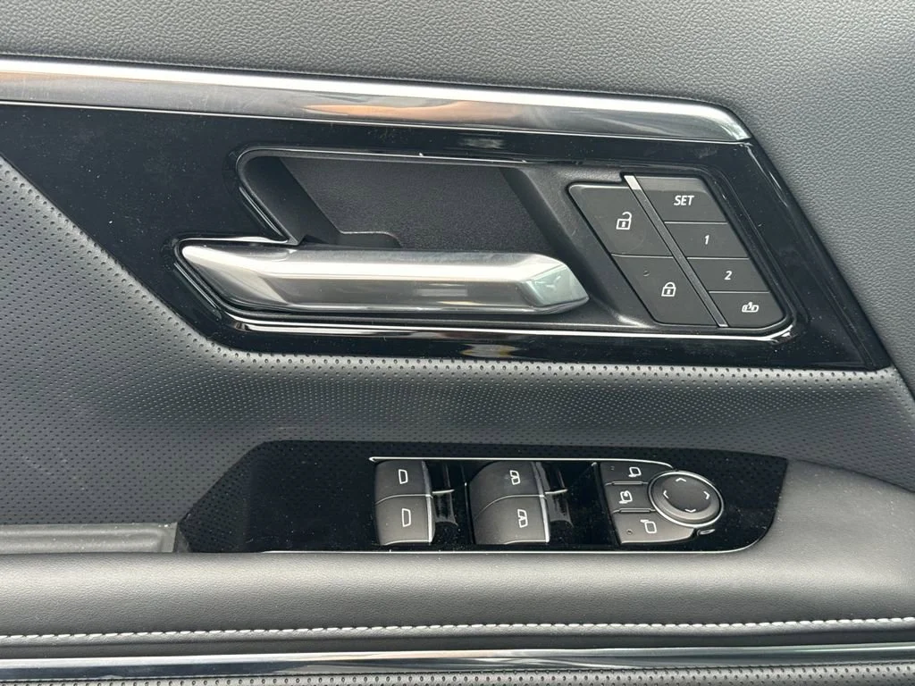2025 GMC Sierra EV Denali - Photo 17