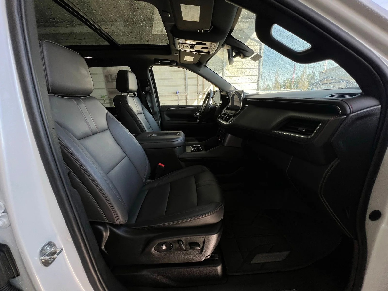 Used 2022 White Chevrolet RST image 17