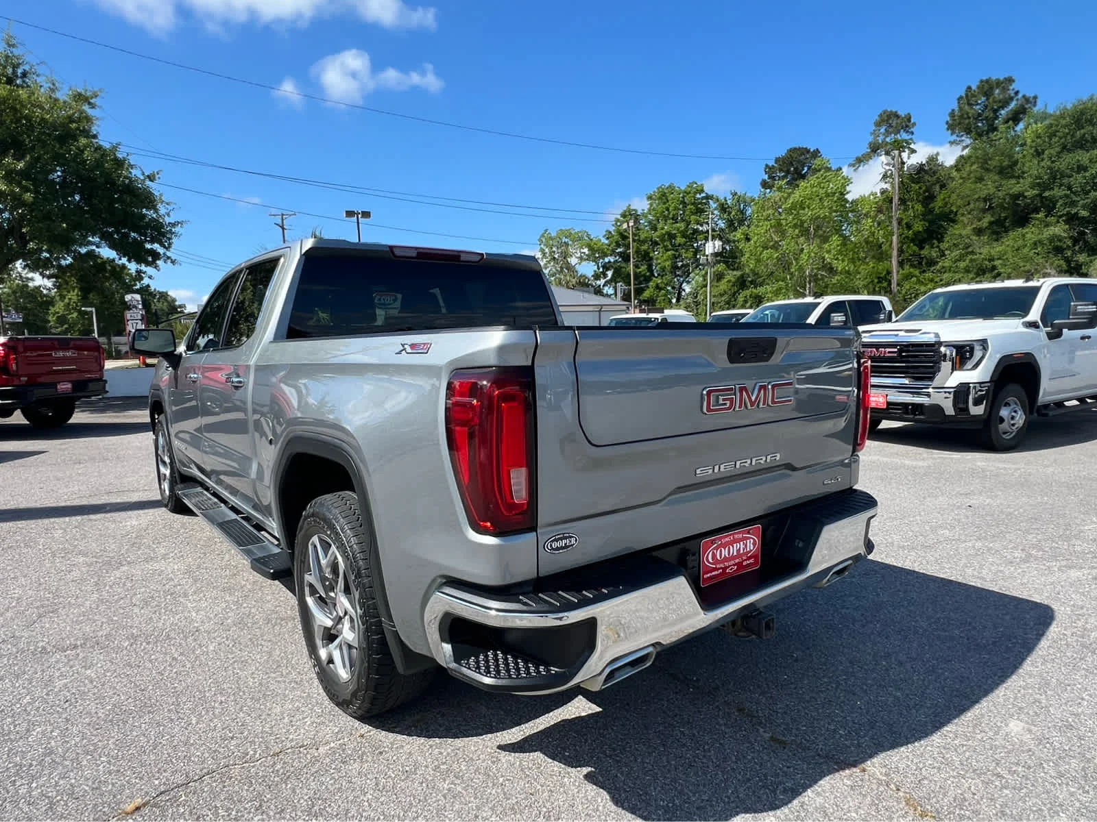 Used 2023 Sterling Metallic GMC SLT image 4