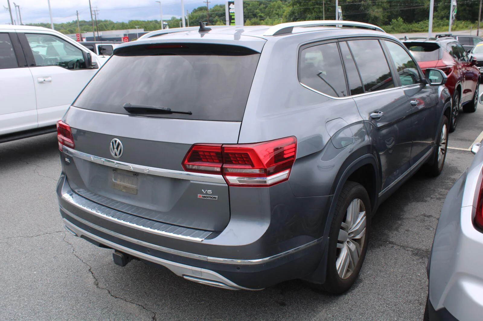 Used 2019 Platinum Gray Metallic Volkswagen 3.6L V6 SEL image 2