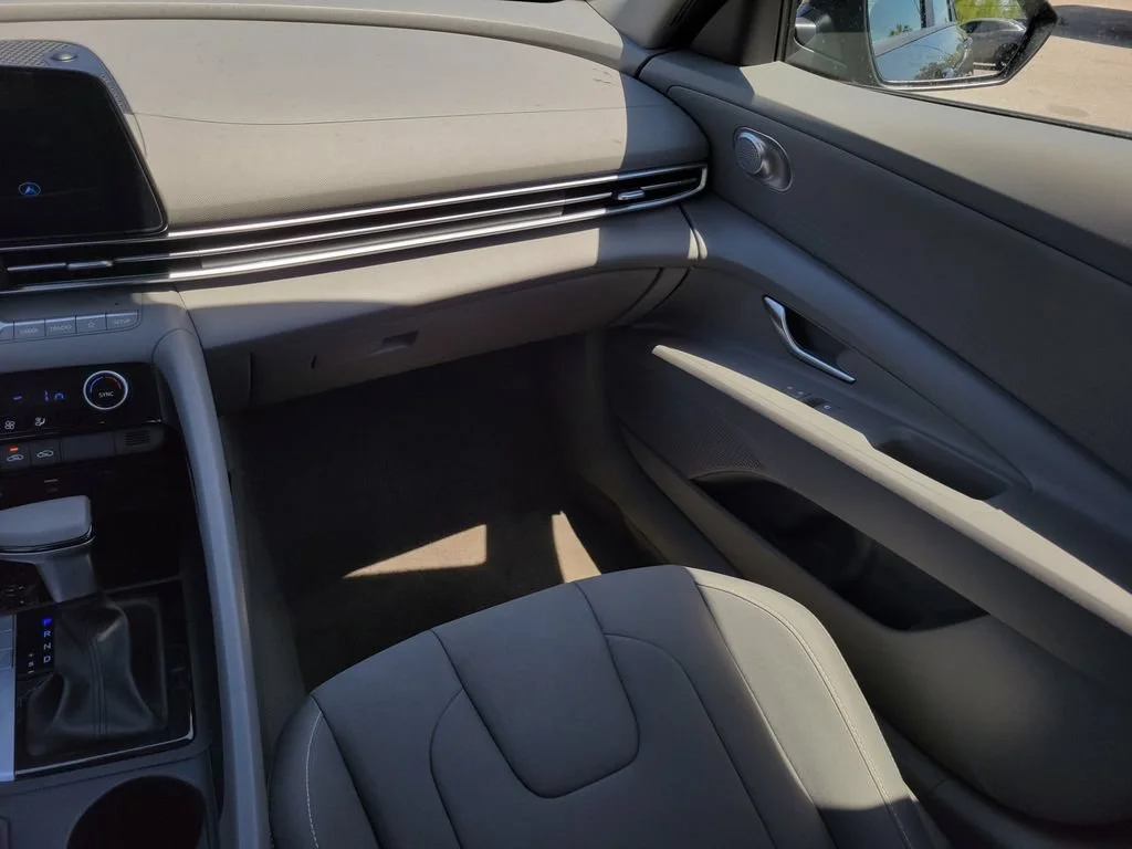 Used 2024 Black Hyundai SEL image 18