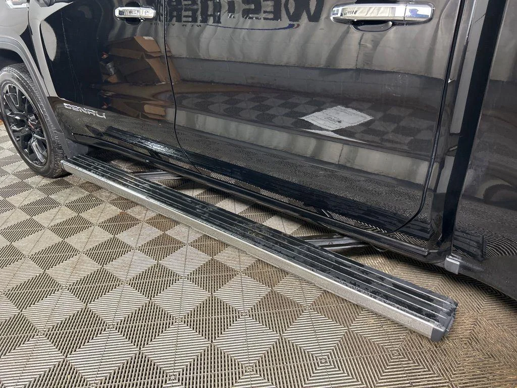 Used 2025 Onyx Black GMC Denali image 40