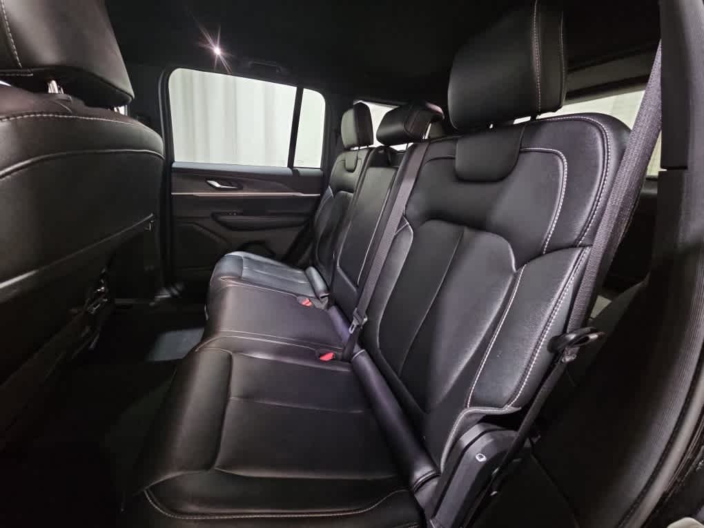Used 2024 Diamond Black Jeep Limited image 11