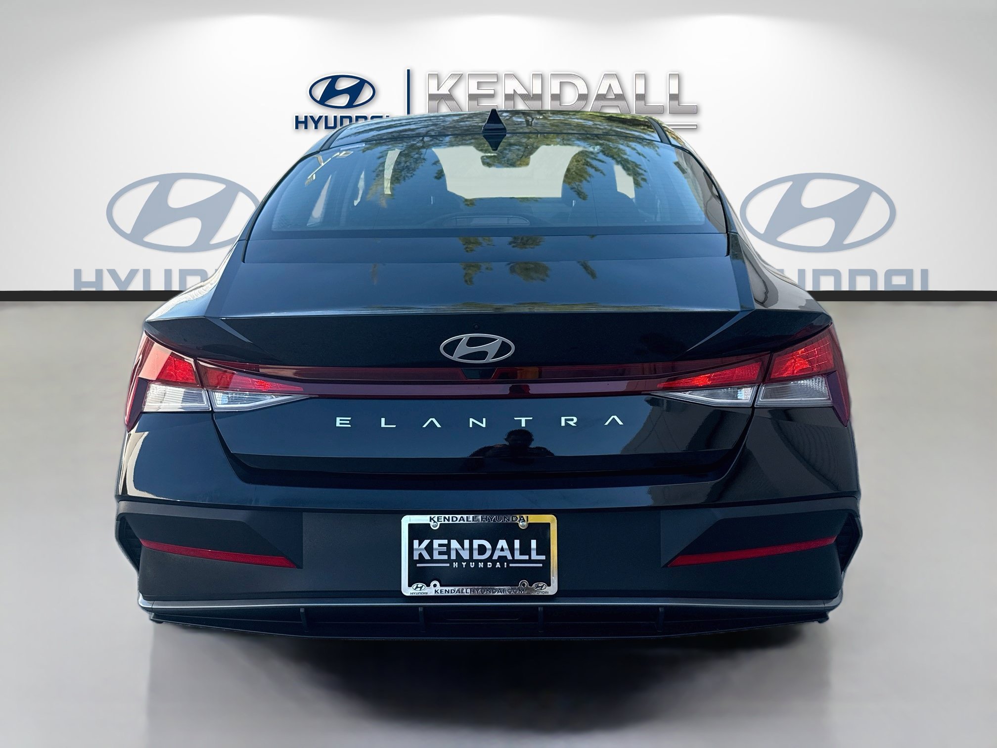Used 2025 Abyss Black Hyundai SE image 5