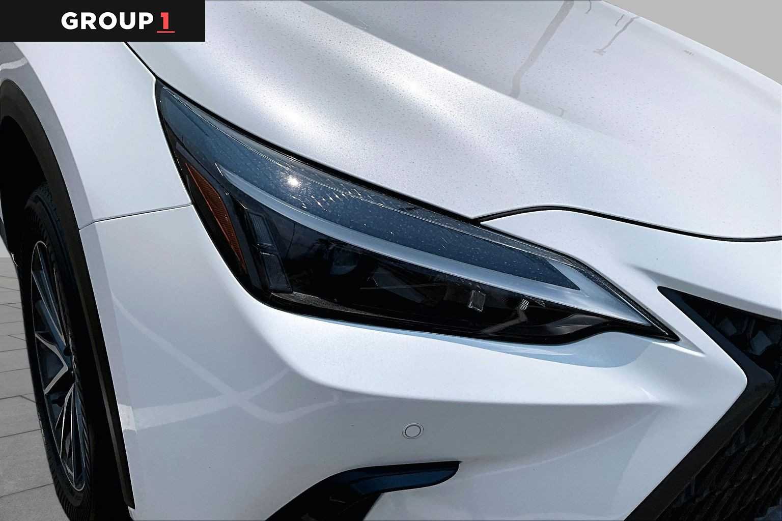 Used 2025 Eminent White Pearl Lexus Premium image 27