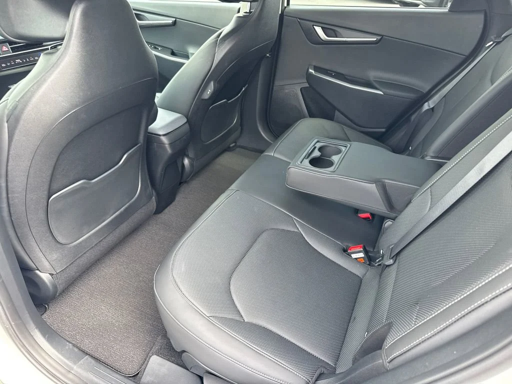 Used 2023 White Kia Wind image 19