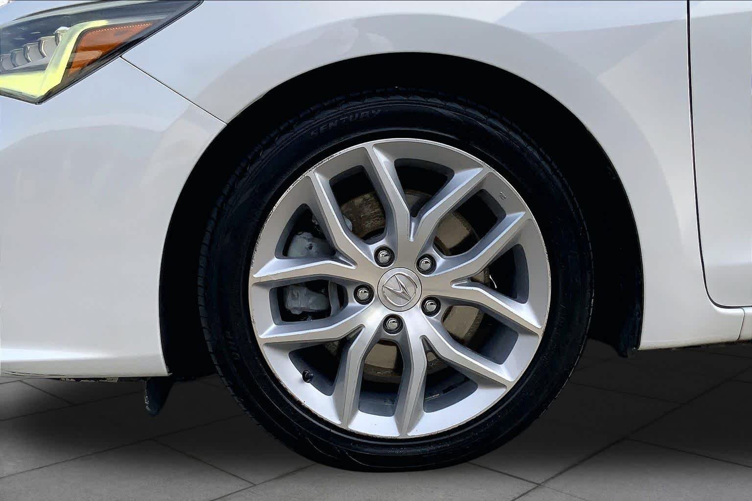 Used 2019 Platinum White Pearl Acura  image 11