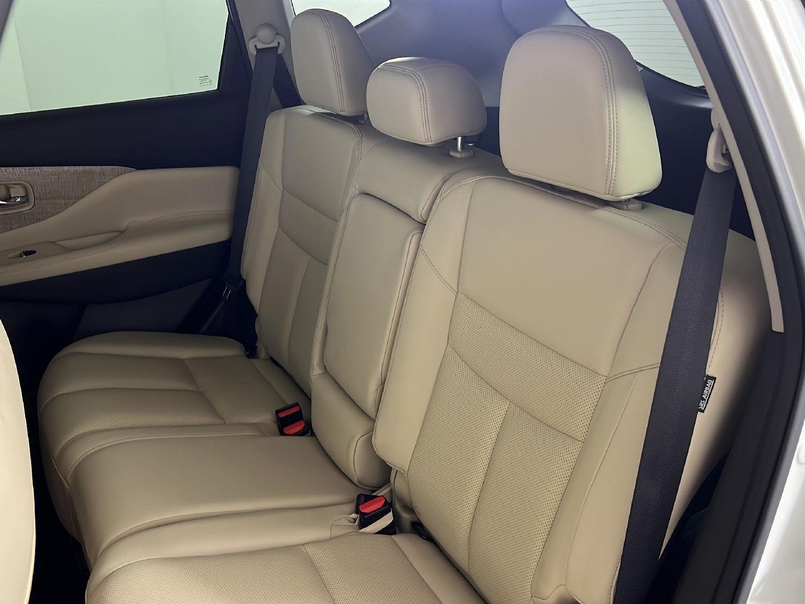 Used 2021 Pearl White Tricoat Nissan SL image 4