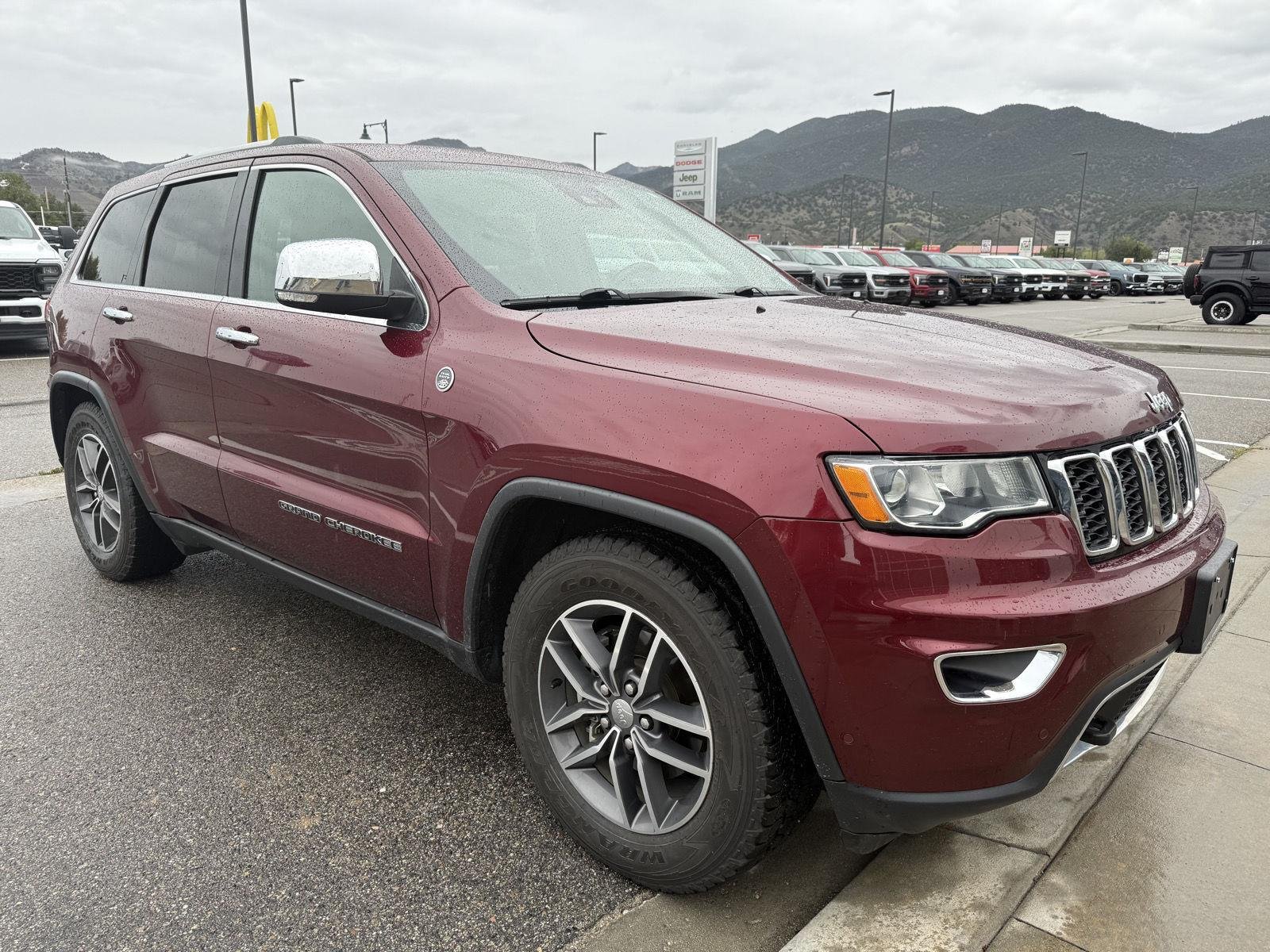 Used 2018 Velvet Red Pearlcoat Jeep Limited image 4
