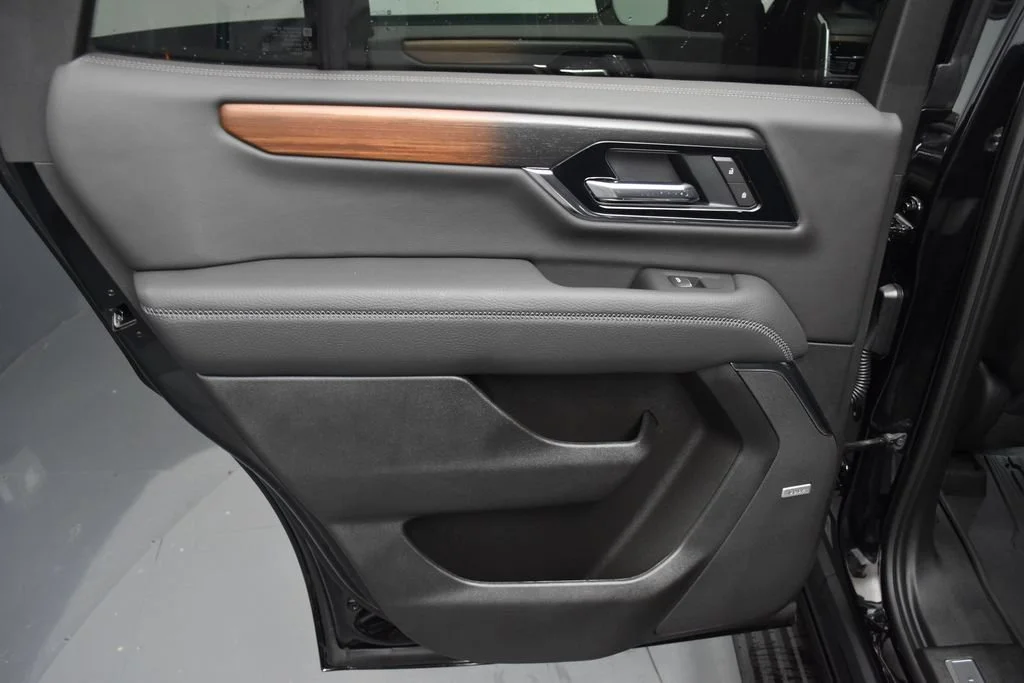 2026 GMC Yukon Denali - Photo 17