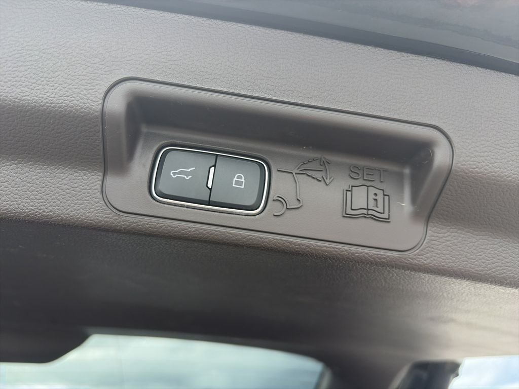 Certified Used 2023 Black Metallic Ford King Ranch image 33