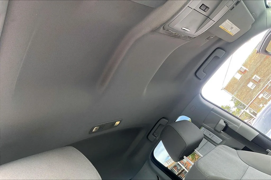 Used 2018 Silver Ice Metallic Chevrolet Custom image 20