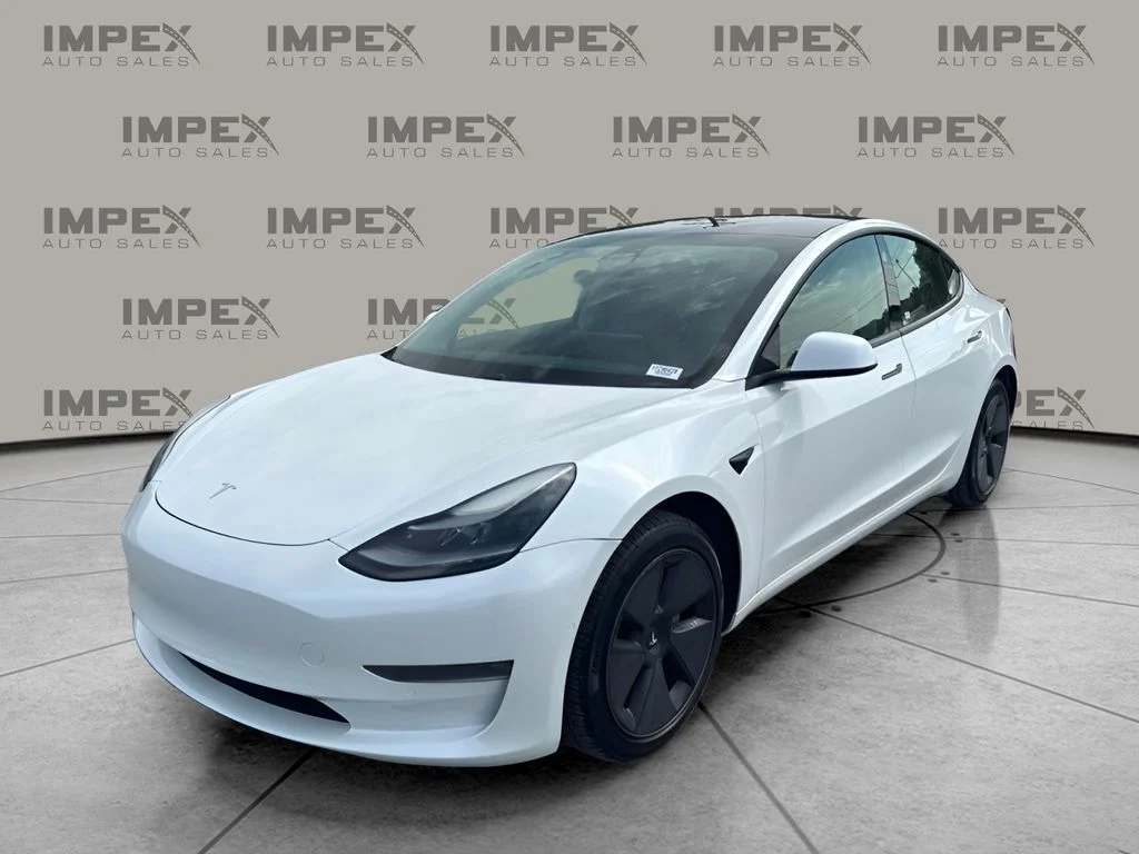 Used 2021 White Tesla Long Range image 1