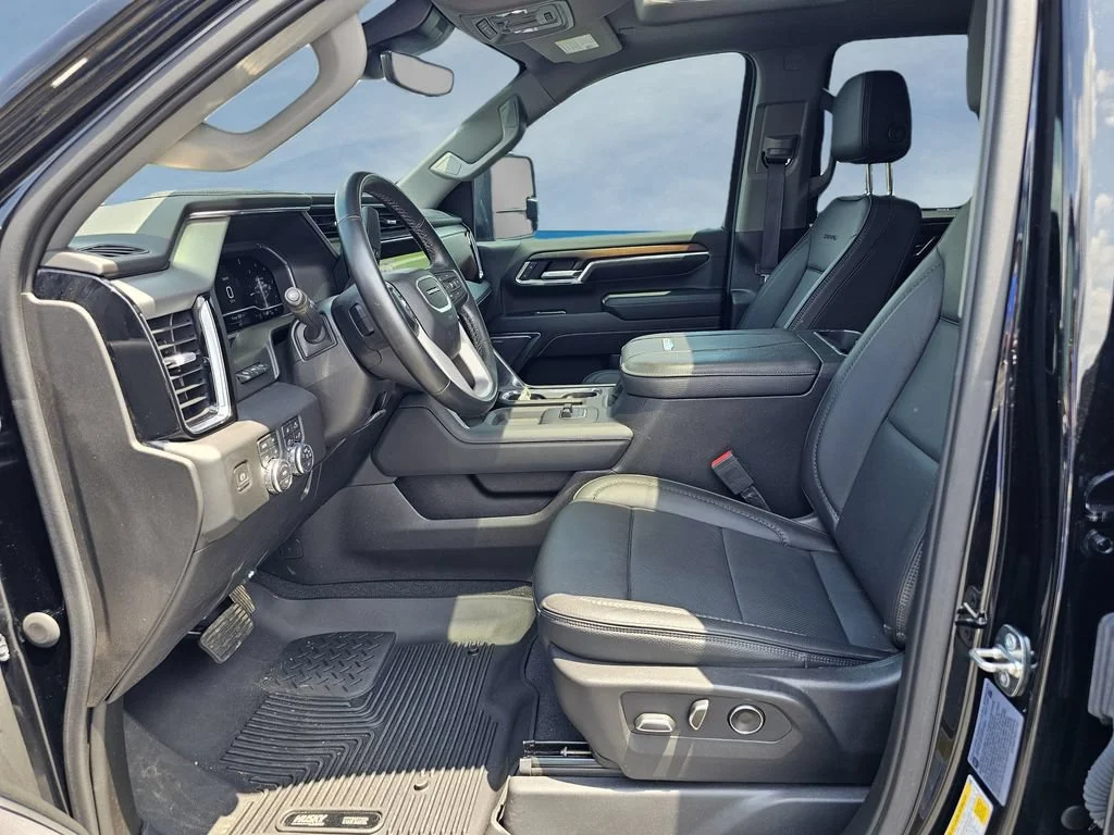 Used 2024 Onyx Black GMC Denali DRW image 19