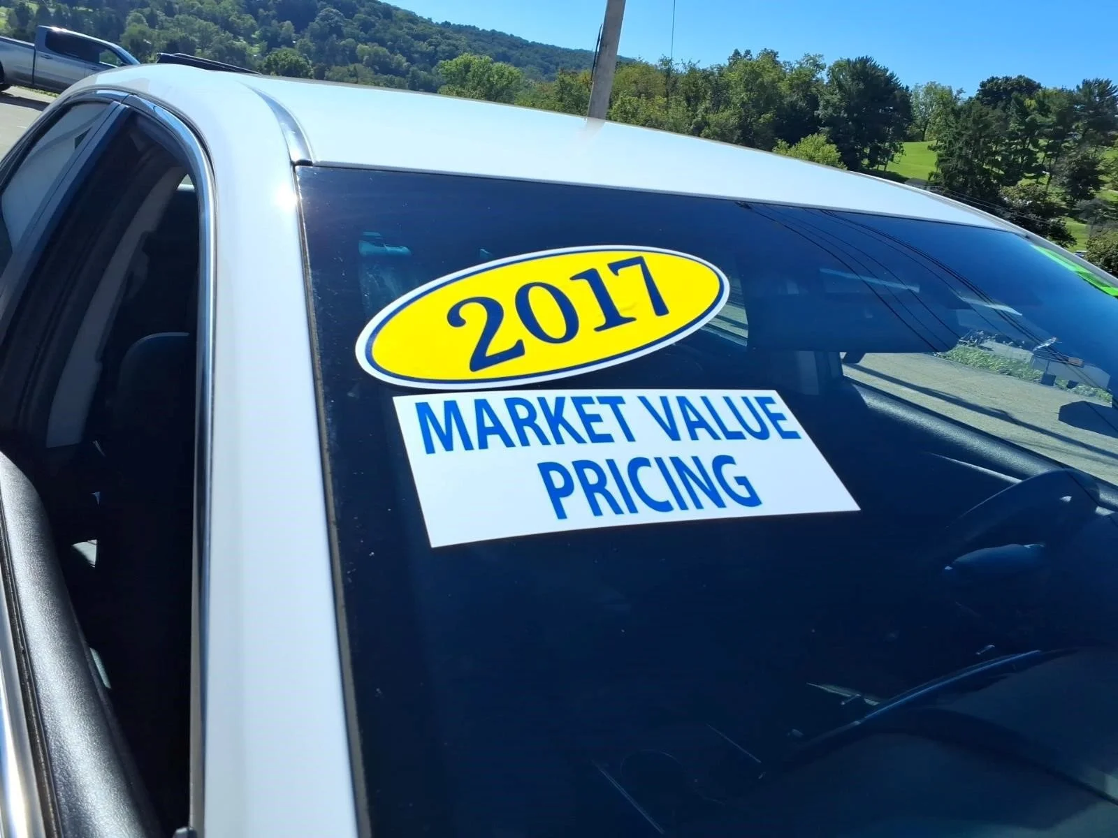 Used 2017 Super White 040 Toyota SE image 9