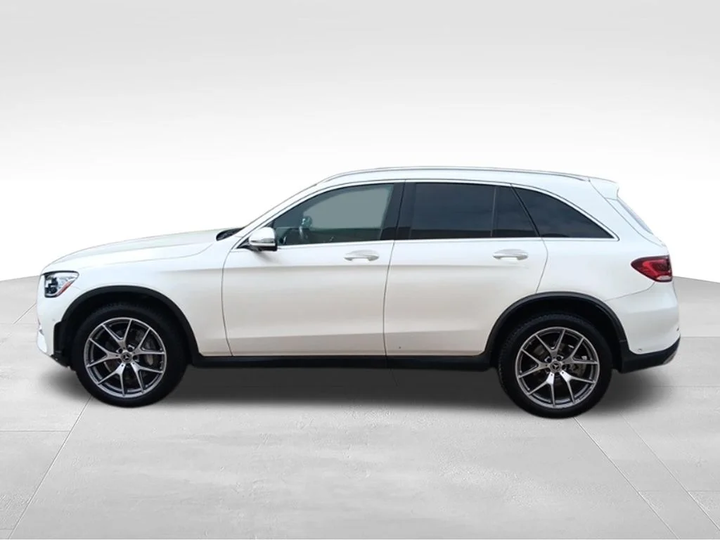 Used 2022 MANUFAKTUR Diamond White Mercedes-Benz GLC 300 image 3