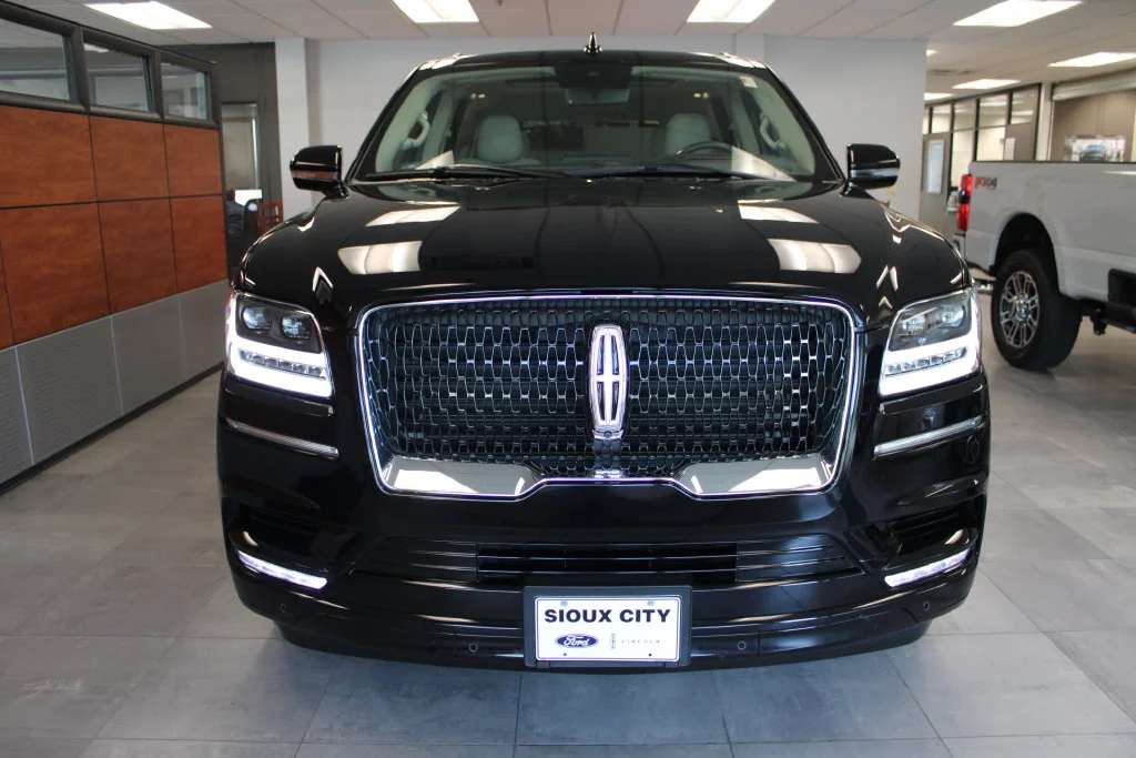 Used 2021 Black Lincoln Reserve image 2
